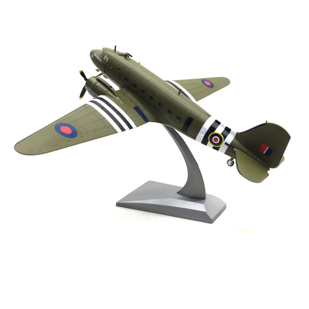 C-47（英国）、1:00、NU10018 - 軍用機 - bbhob...