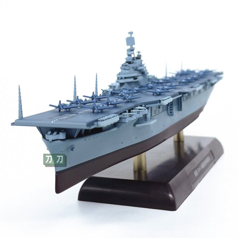US CV-9 Essex-class Aircraft Carrier (30 Aircraft),1:1000...