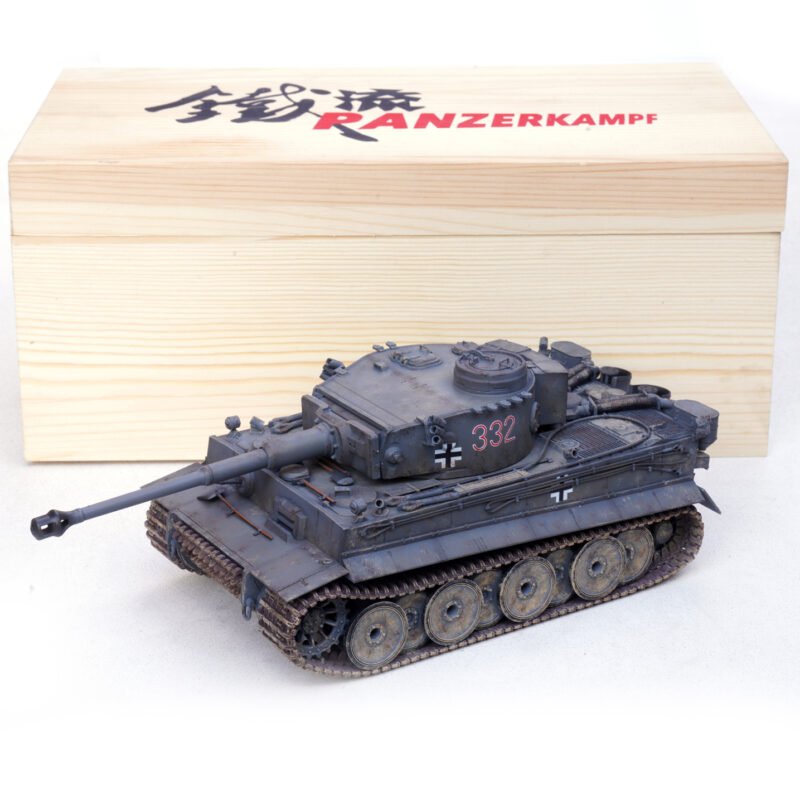 12901PA-Tiger Ausf.E(Sd.Kfz.181) 503rd Heavy Tank Battalion number 332, 1:35 - Panzerkampf - bbhobbymodels